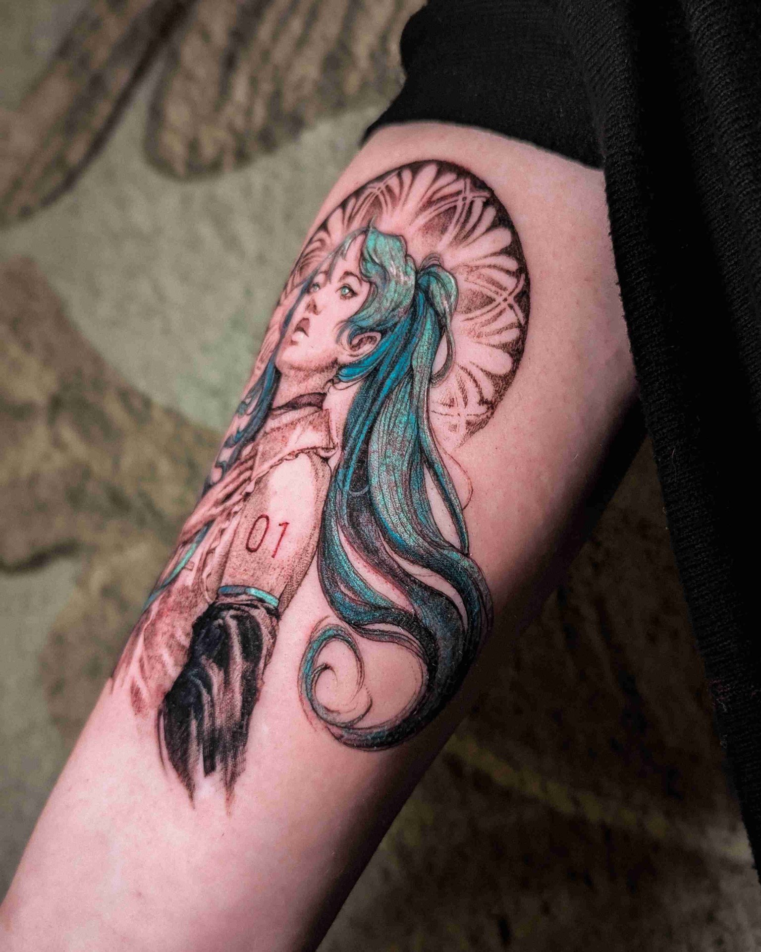 Tatouage chouette et lune blackwork côtes